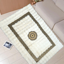 Covor Elegant din Blana Artificiala Alb-Auriu - Rafinament si Confort Premium pentru Casa Ta