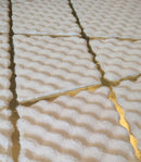 Covor Premium Blana Artificiala 3D Bubble 120x180cm - Design Alb cu Dungi Aurii