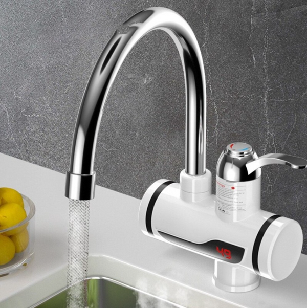 Robinet electric instant pentru apa calda, cu afisaj LCD